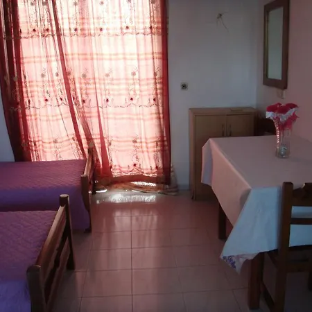 Merryland & Apartment Kremasti (Rhodes)