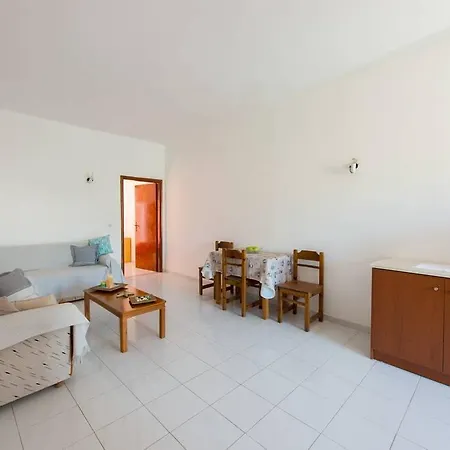 Merryland & Διαμέρισμα Κρεμαστή