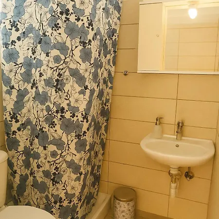 Merryland & Διαμέρισμα Κρεμαστή