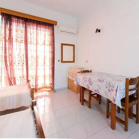 Merryland & Kremastí